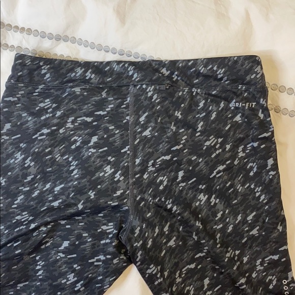 Nike Dryfit Capri - Picture 3 of 3